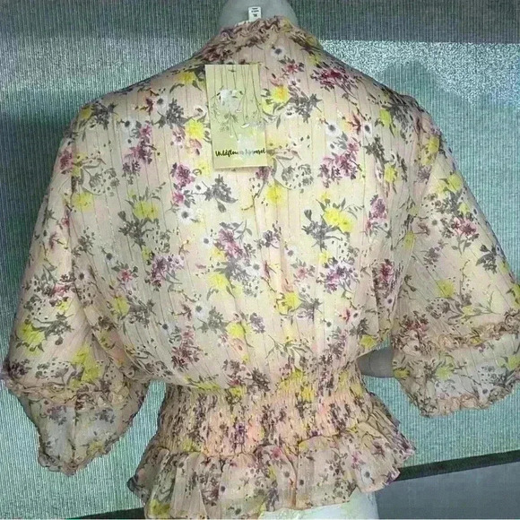 Wildflower apparel, bohemian blouse. NWT. Flowered, 100% polyester, V neck w/tie - Picture 5 of 7